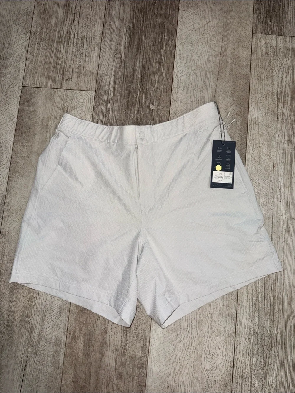 New with tags VRST Men’s 6-inch Resort Shorts in Bright Grey Seersucker.